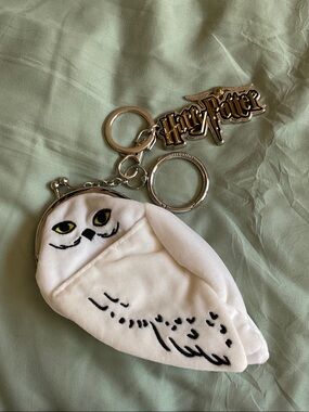 Vera Bradley White Owl Coin Purse Keychain with Gold Harry Potter Charm